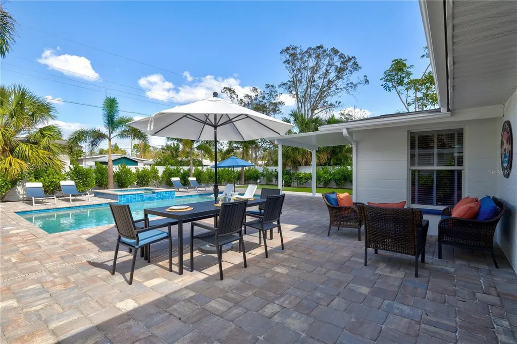 2365 Bay Street Sarasota FL 34237