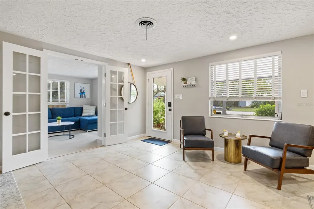 2365 Bay Street Sarasota FL 34237