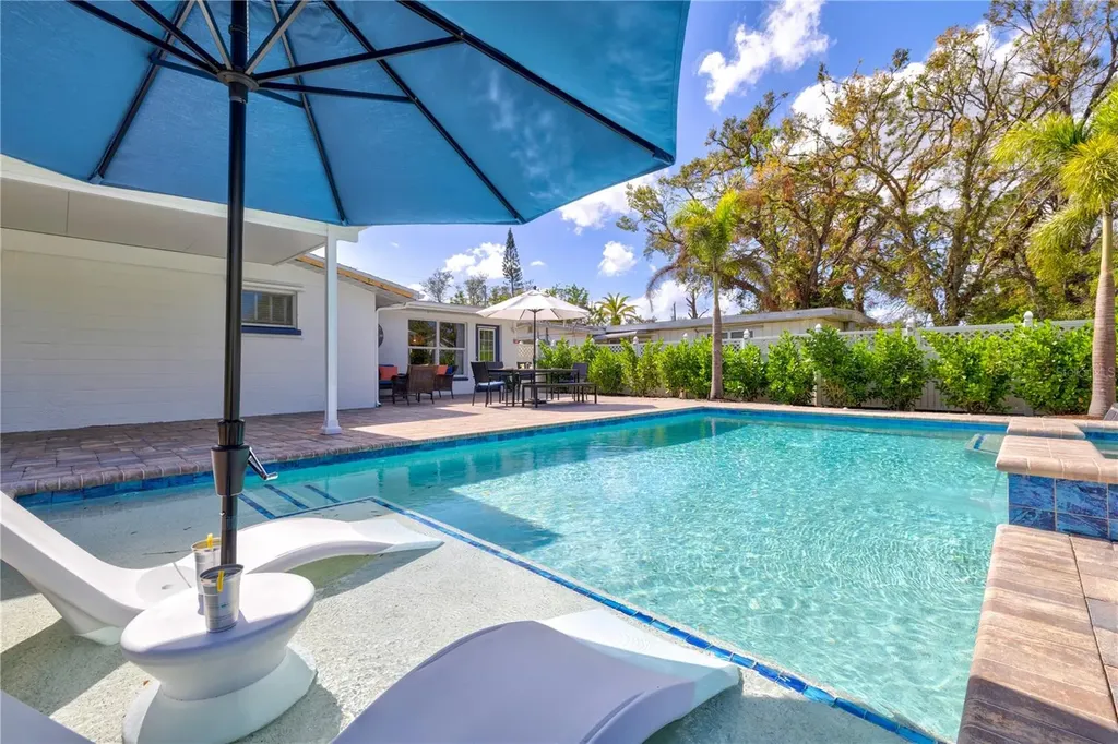 2365 Bay Street Sarasota FL 34237