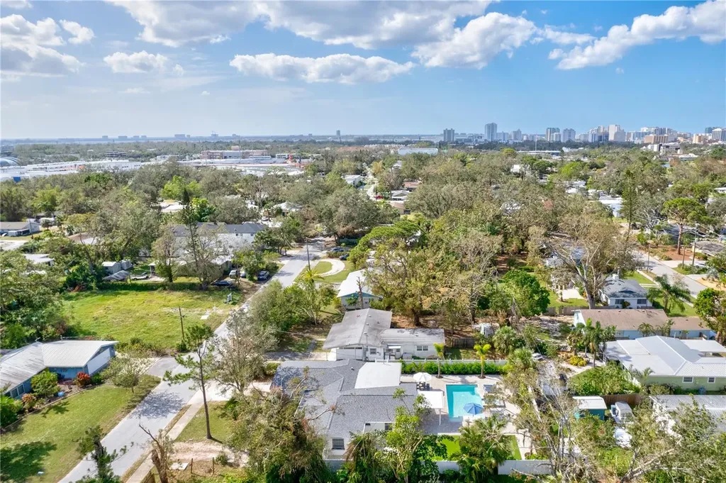 2365 Bay Street Sarasota FL 34237