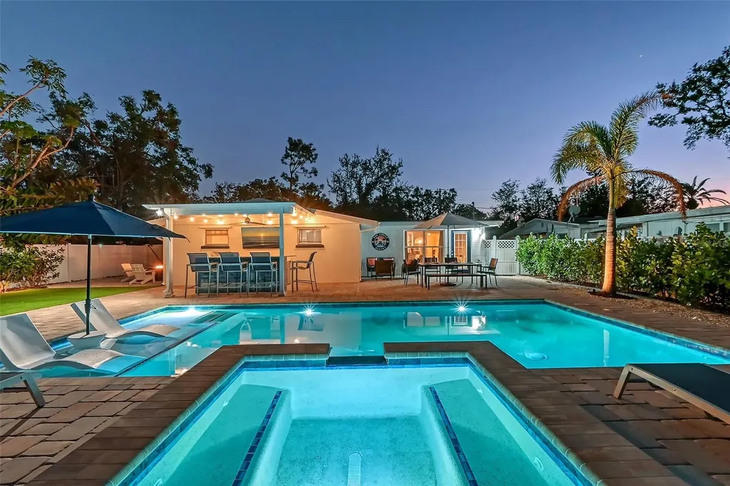 2365 Bay Street Sarasota FL 34237