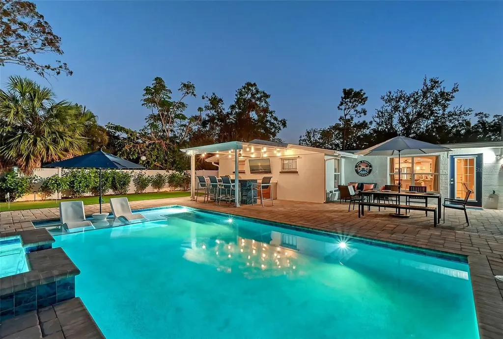 2365 Bay Street Sarasota FL 34237