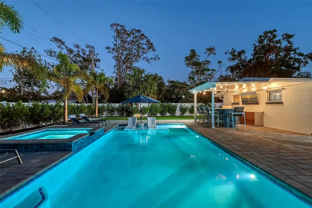 2365 Bay Street Sarasota FL 34237