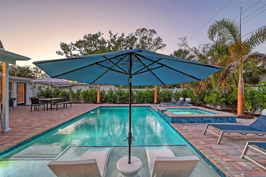 2365 Bay Street Sarasota FL 34237