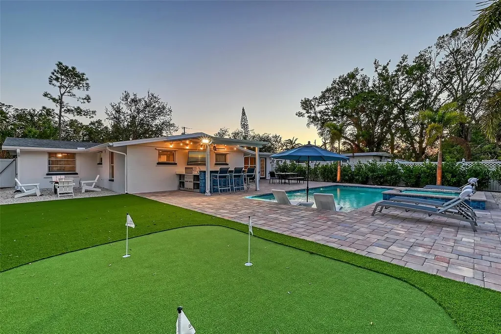 2365 Bay Street Sarasota FL 34237