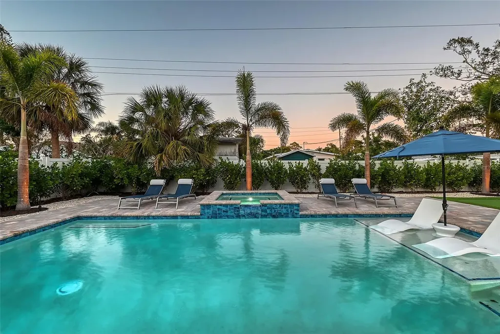 2365 Bay Street Sarasota FL 34237