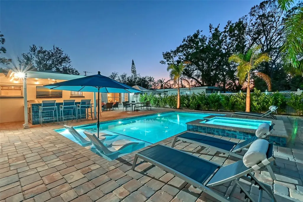 2365 Bay Street Sarasota FL 34237
