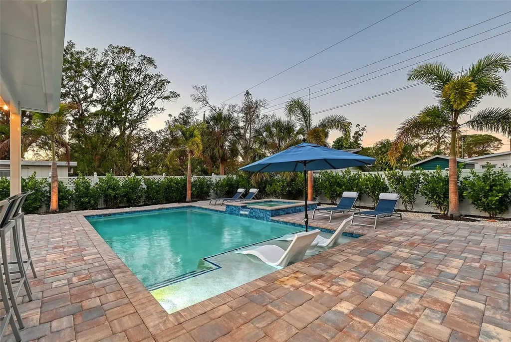 2365 Bay Street Sarasota FL 34237