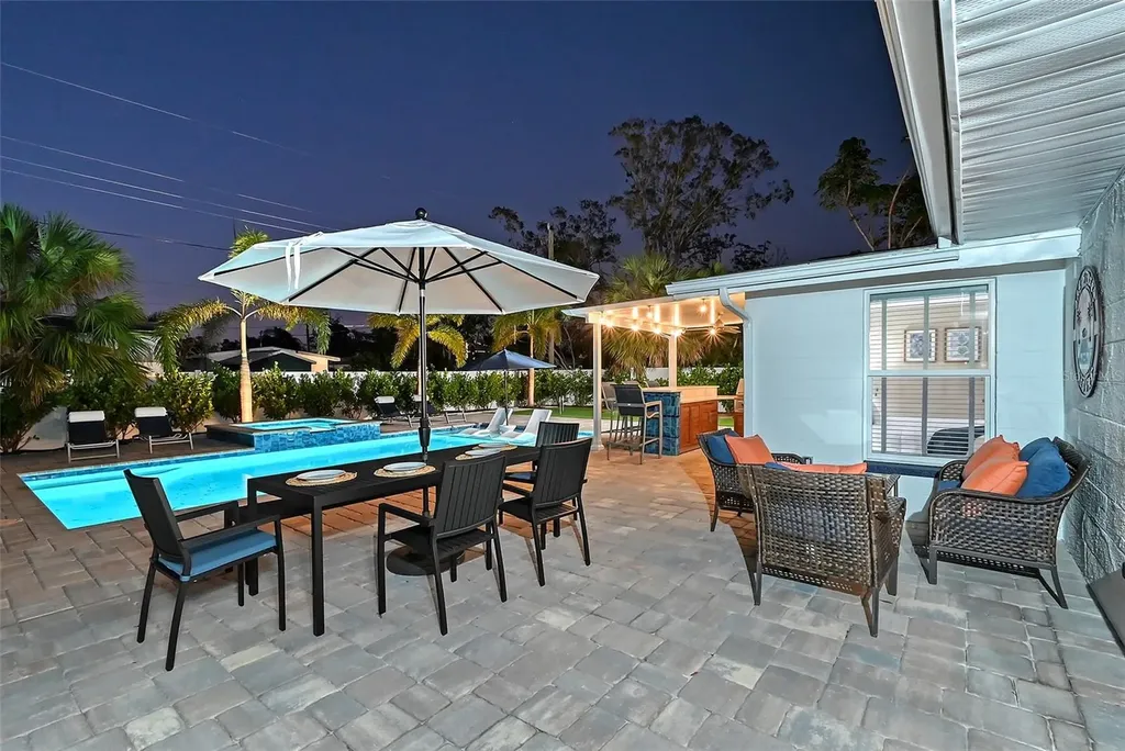 2365 Bay Street Sarasota FL 34237