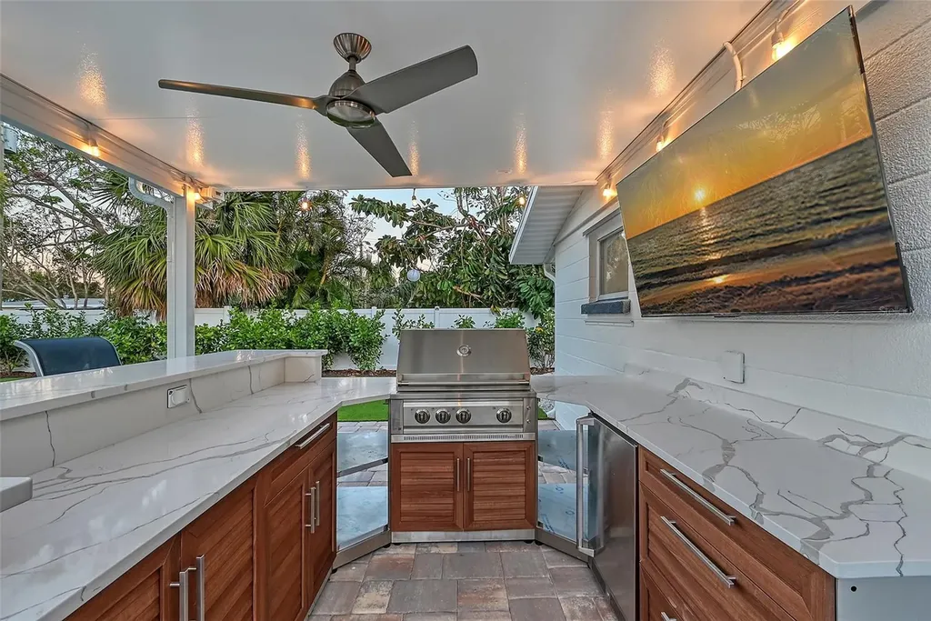 2365 Bay Street Sarasota FL 34237