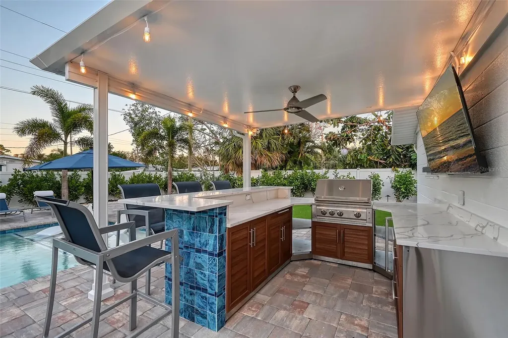 2365 Bay Street Sarasota FL 34237