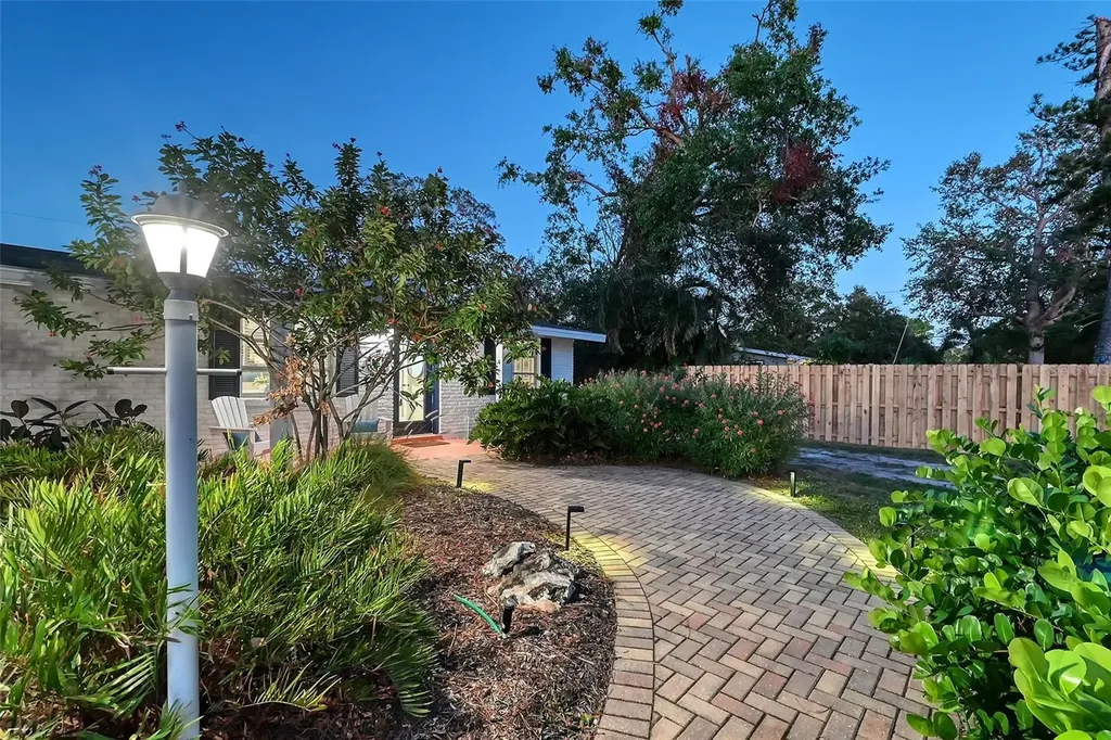 2365 Bay Street Sarasota FL 34237