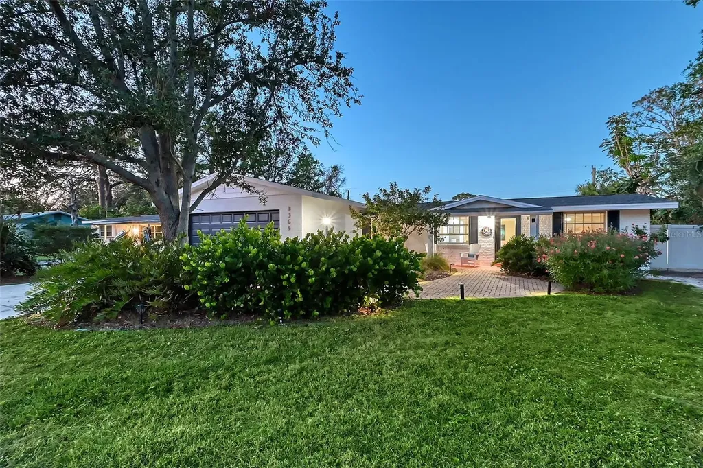 2365 Bay Street Sarasota FL 34237