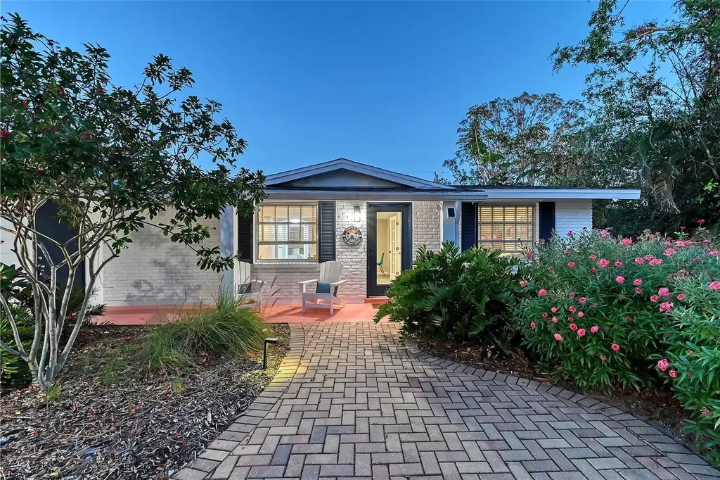 2365 Bay Street Sarasota FL 34237