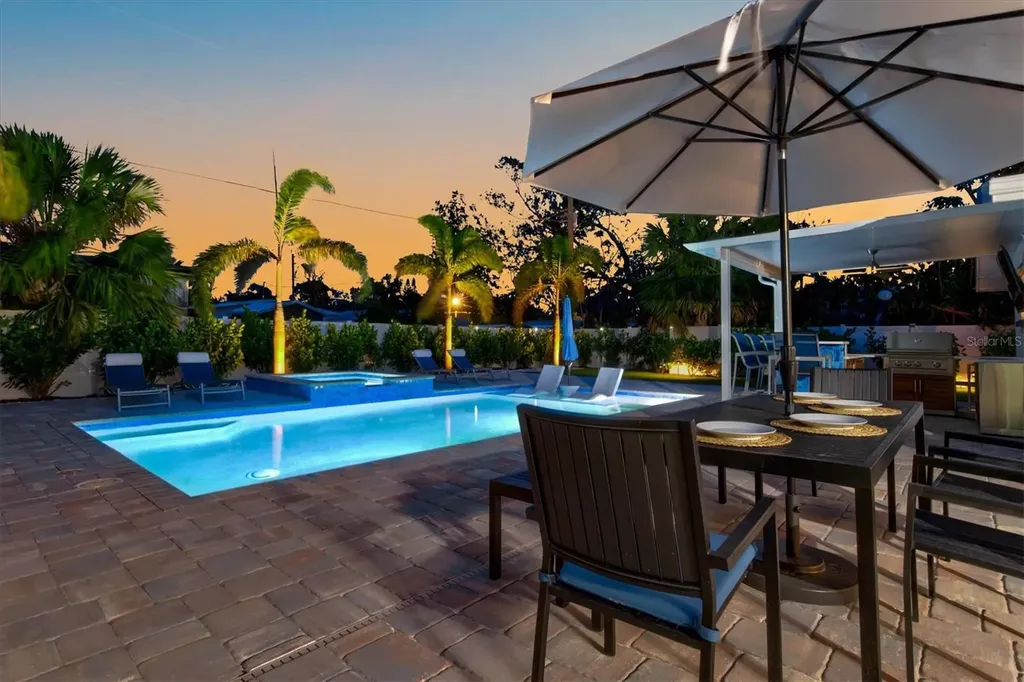 2365 Bay Street Sarasota FL 34237