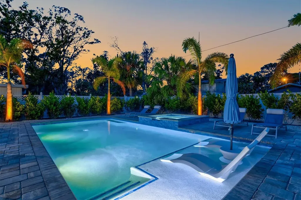 2365 Bay Street Sarasota FL 34237