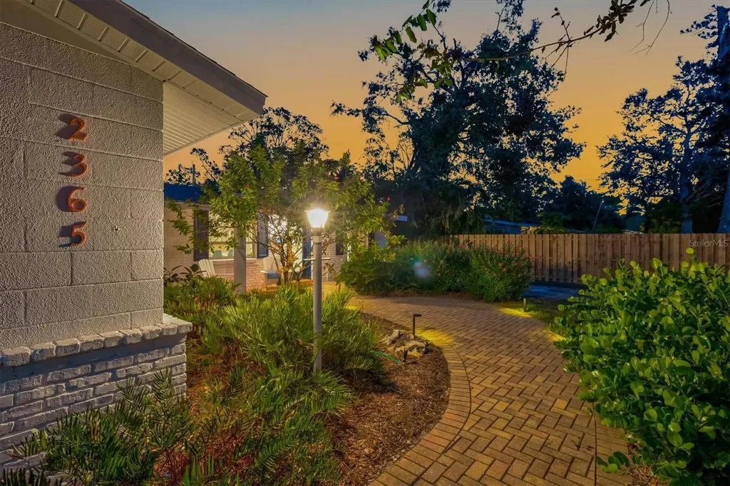 2365 Bay Street Sarasota FL 34237