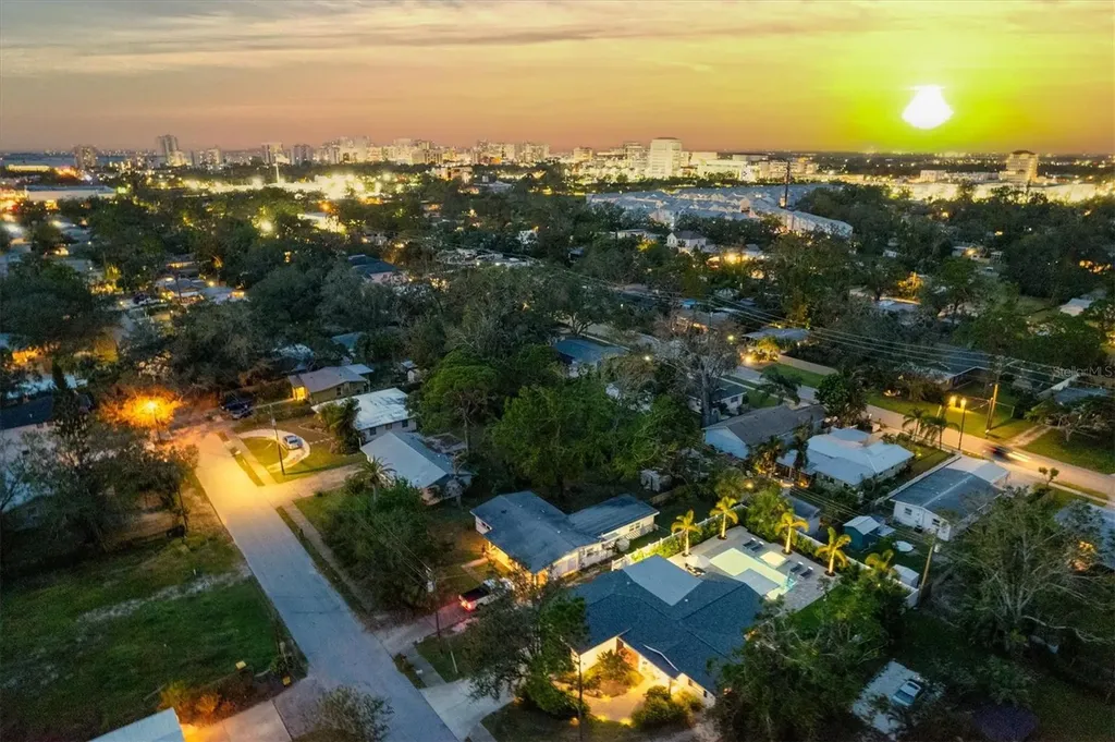 2365 Bay Street Sarasota FL 34237