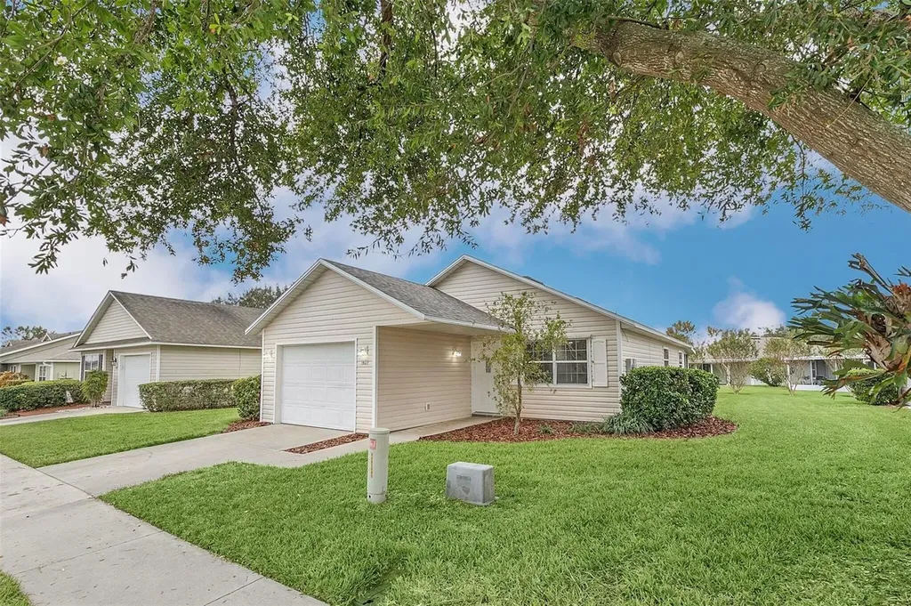 1621 Tudor Lane Tavares FL 32778