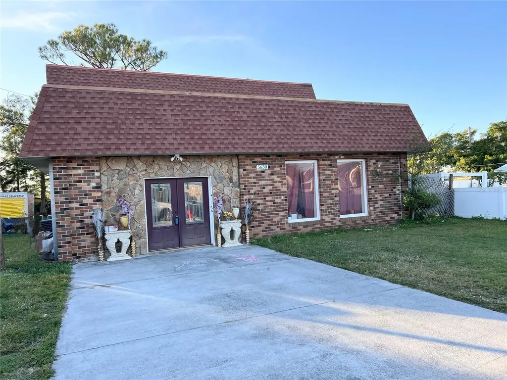 5630 3rd Street W Bradenton FL 34207