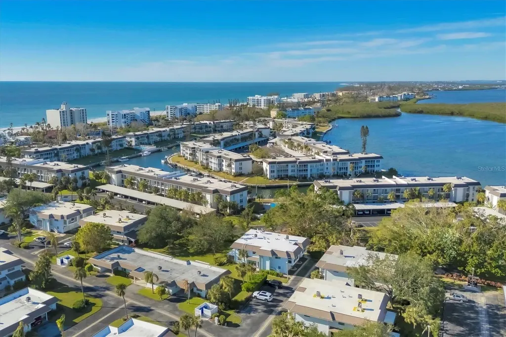 575 Sutton Place Longboat Key FL 34228