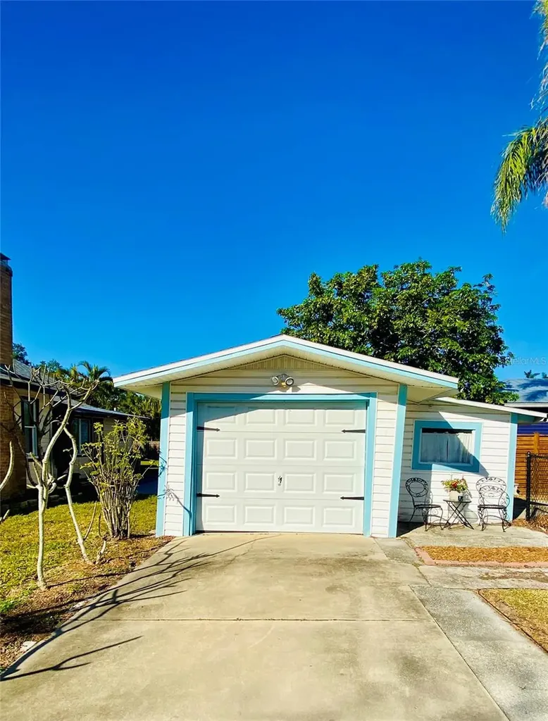 222 27th Street W Bradenton FL 34205