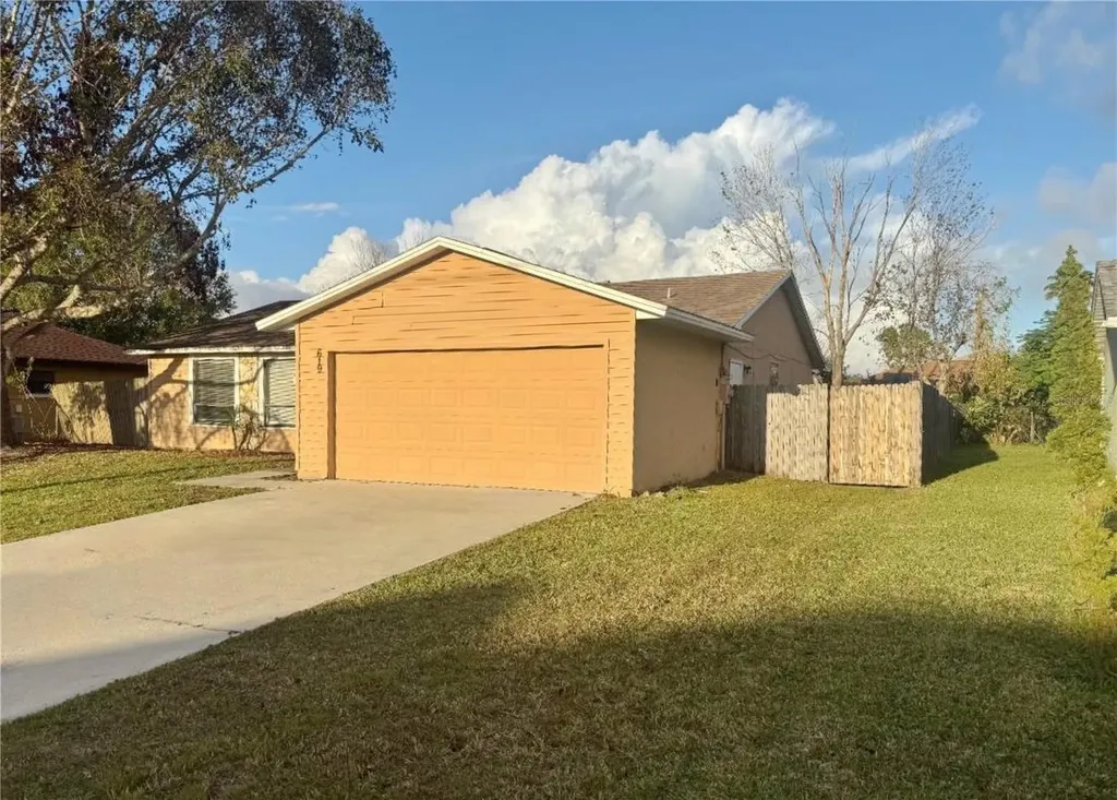 619 N Delmonte Court Kissimmee FL 34758