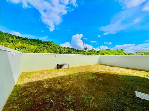 J-26 Urb.vistas De San Jose Caguas PR 00725