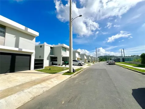 J-26 Urb.vistas De San Jose Caguas PR 00725