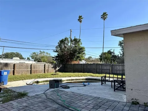 3901 Huntington Street NE St Petersburg FL 33703