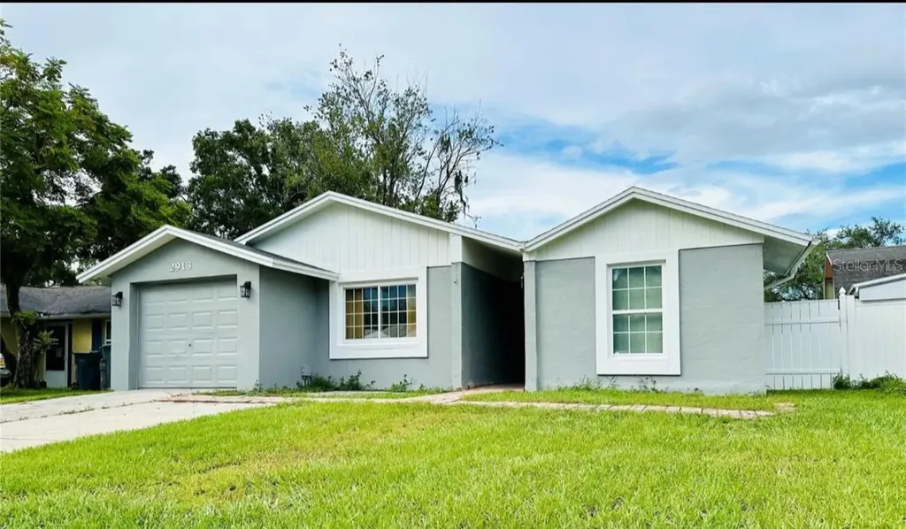 2913 Burr Oak Drive Tampa FL 33618