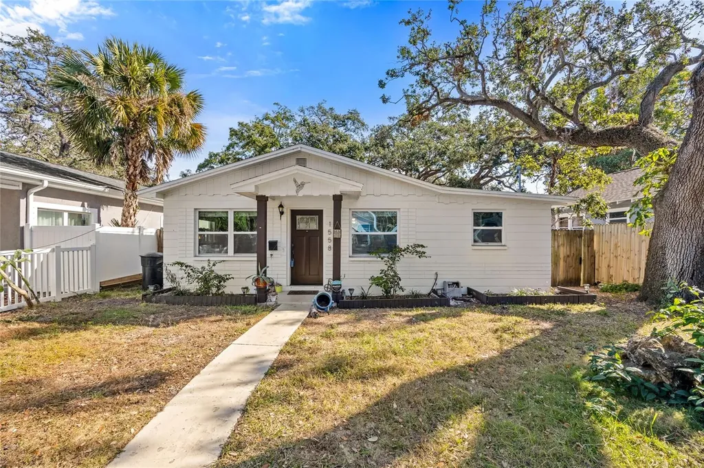 1558 13th Street S St Petersburg FL 33705