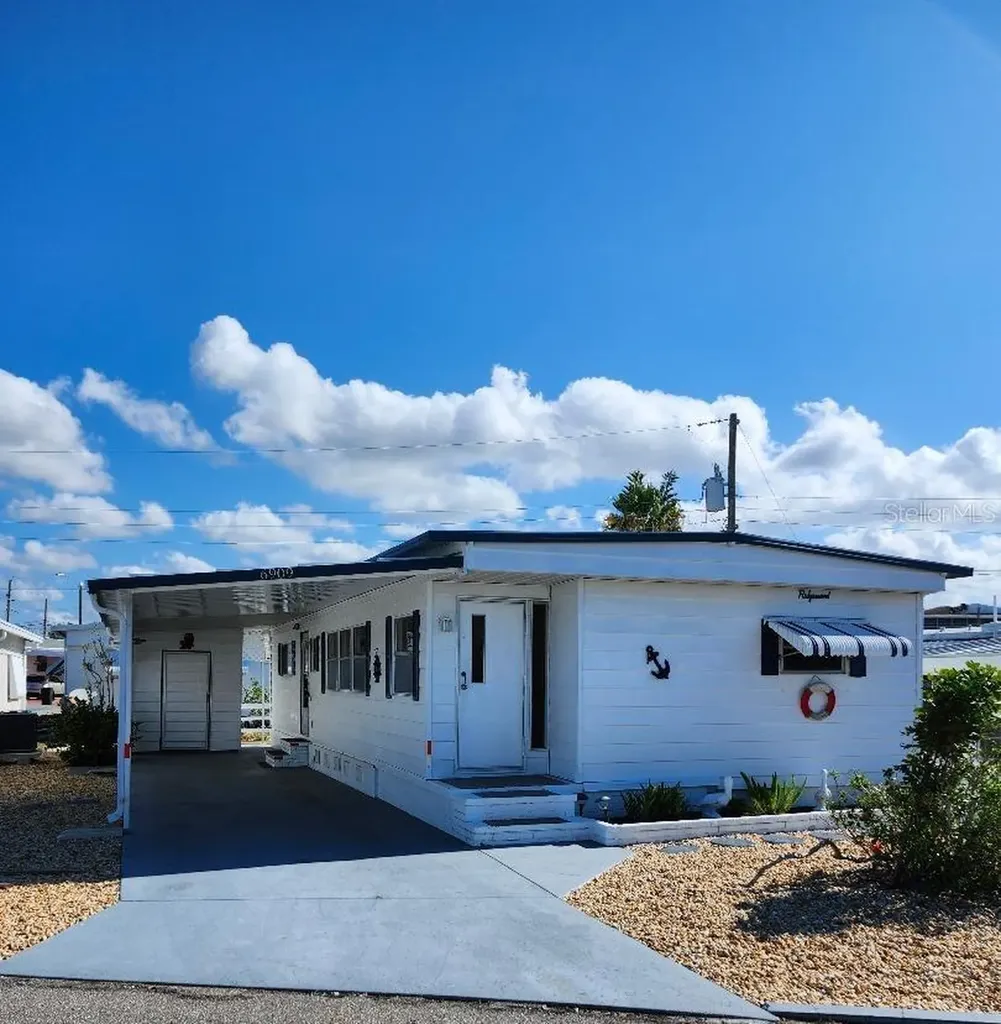6909 E Bayou Lane Bradenton FL 34207