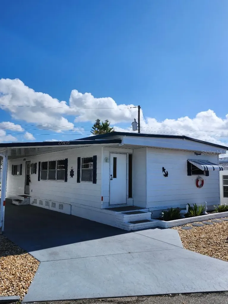 6909 E Bayou Lane Bradenton FL 34207