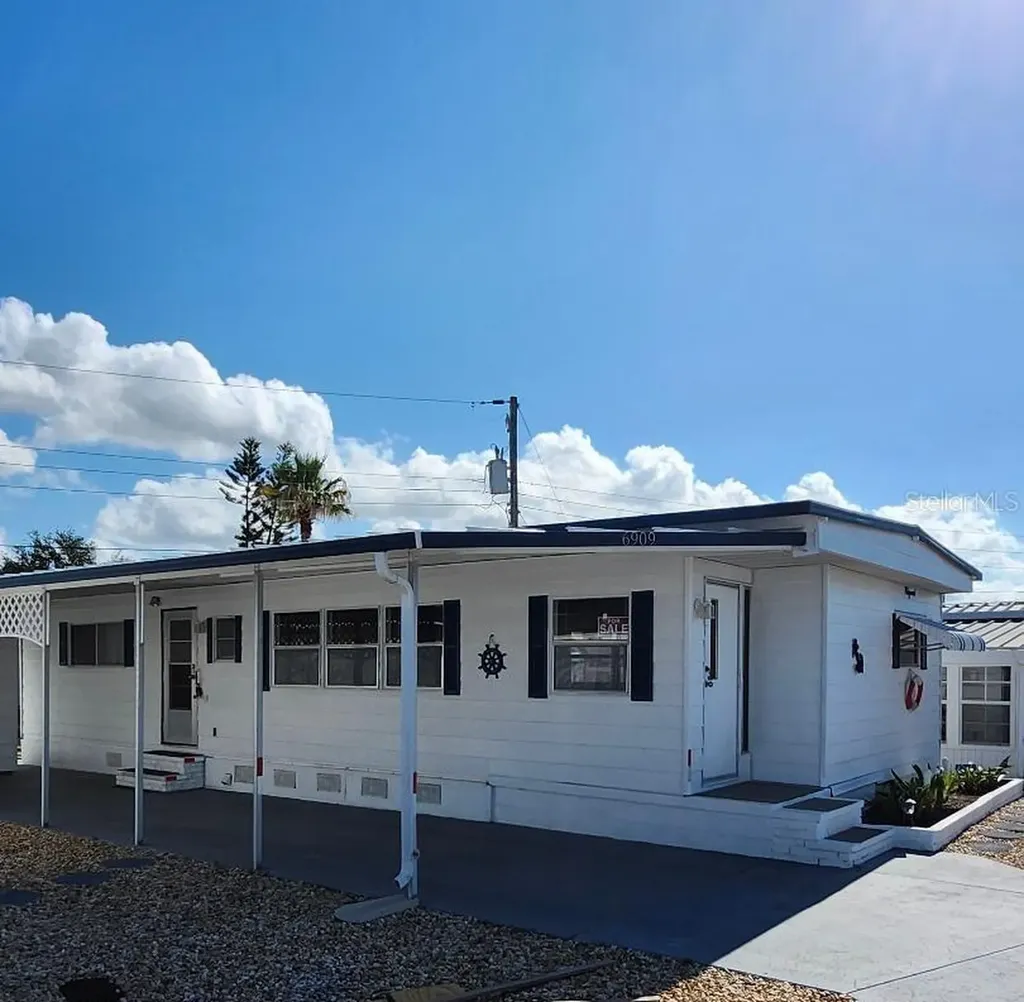 6909 E Bayou Lane Bradenton FL 34207