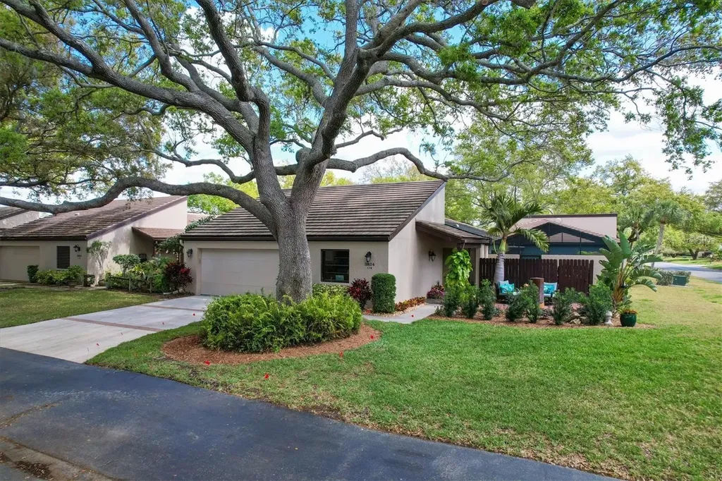 3824 Glen Oaks Manor Drive Sarasota FL 34232