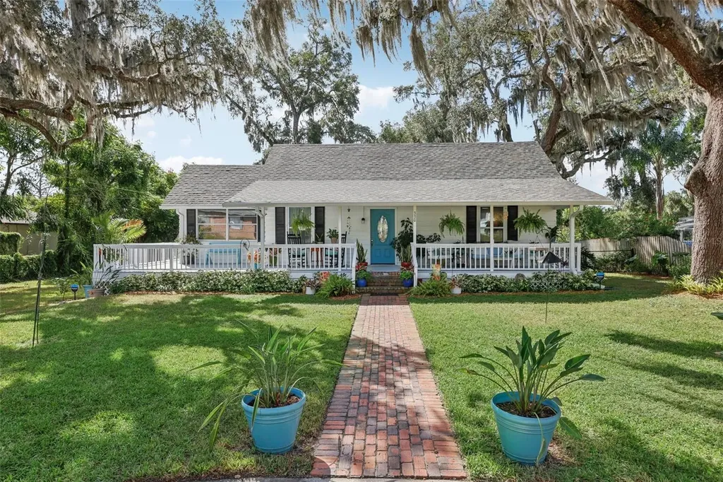 330 W College Court Deland FL 32720