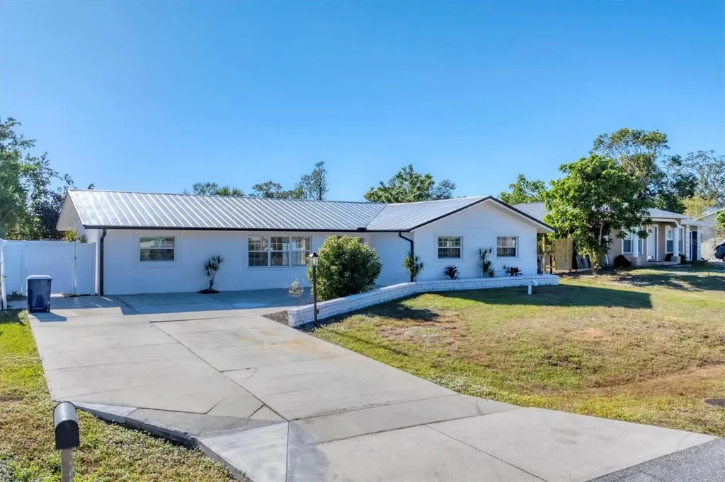 4963 San Jose Drive Sarasota FL 34235