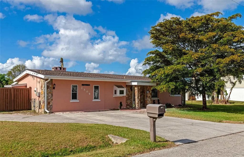 2506 41st Street E Bradenton FL 34208