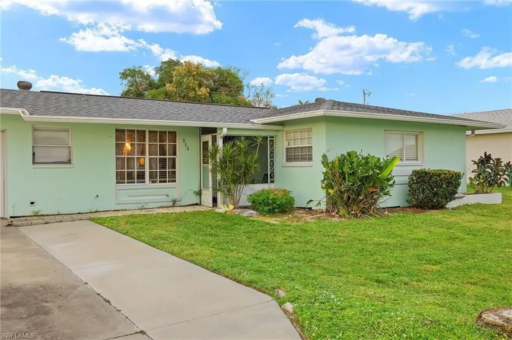 313 SE 14th Terrace Cape Coral FL 33990