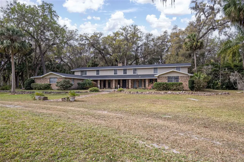 2930 Cr 416n Lake Panasoffkee FL 33538