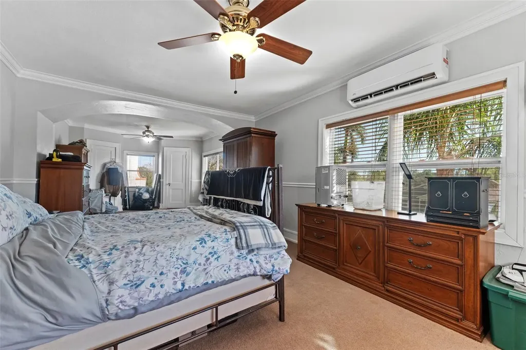 681 Jasmine Way S St Petersburg FL 33705