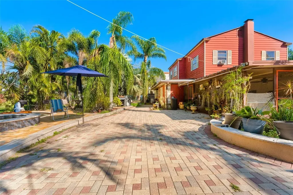 681 Jasmine Way S St Petersburg FL 33705
