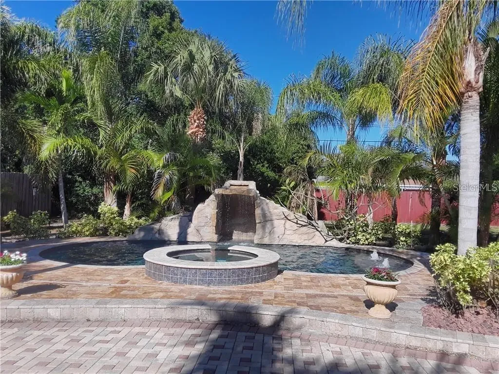 681 Jasmine Way S St Petersburg FL 33705