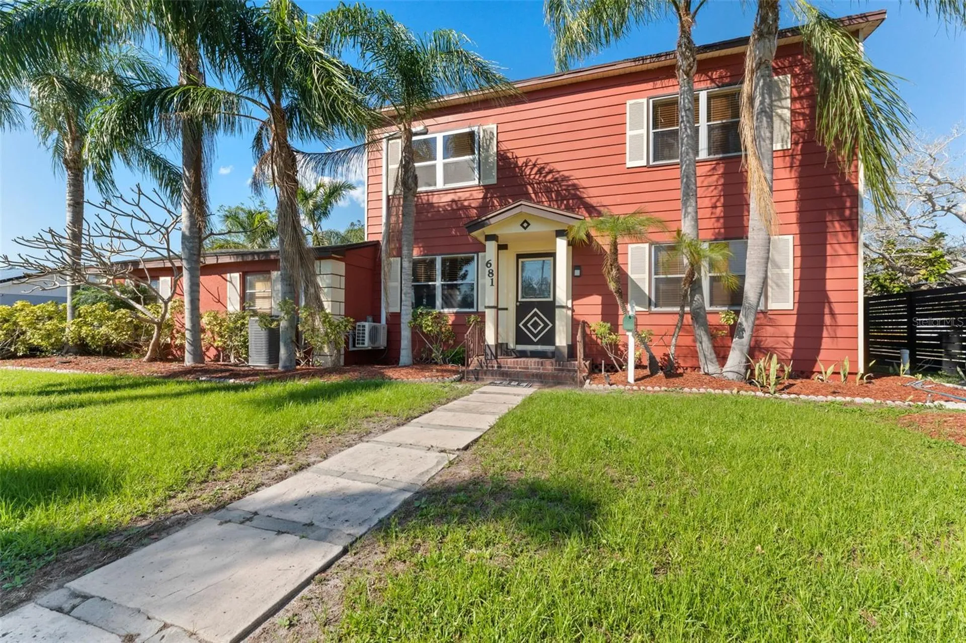 681 Jasmine Way S St Petersburg FL 33705