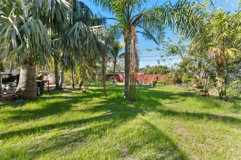 681 Jasmine Way S St Petersburg FL 33705