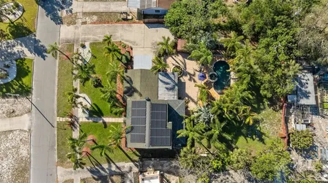 681 Jasmine Way S St Petersburg FL 33705