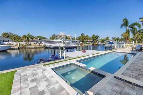 1467 52nd Avenue NE St Petersburg FL 33703