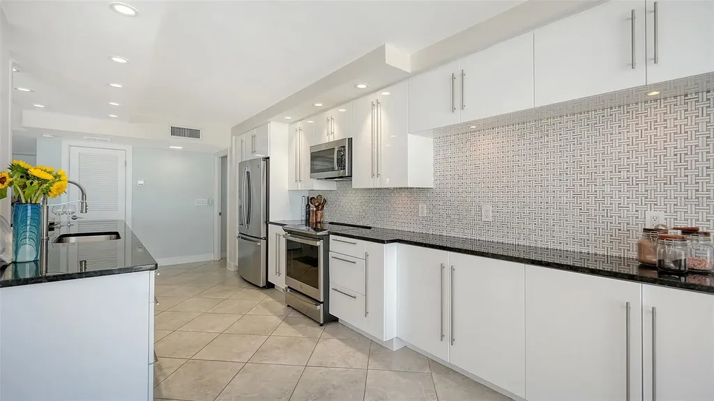 2425 Gulf Of Mexico Drive Longboat Key FL 34228