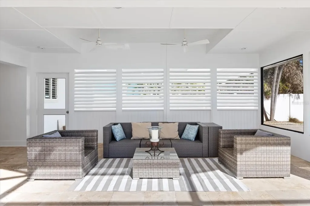 106 N Boulevard Of The Presidents Sarasota FL 34236